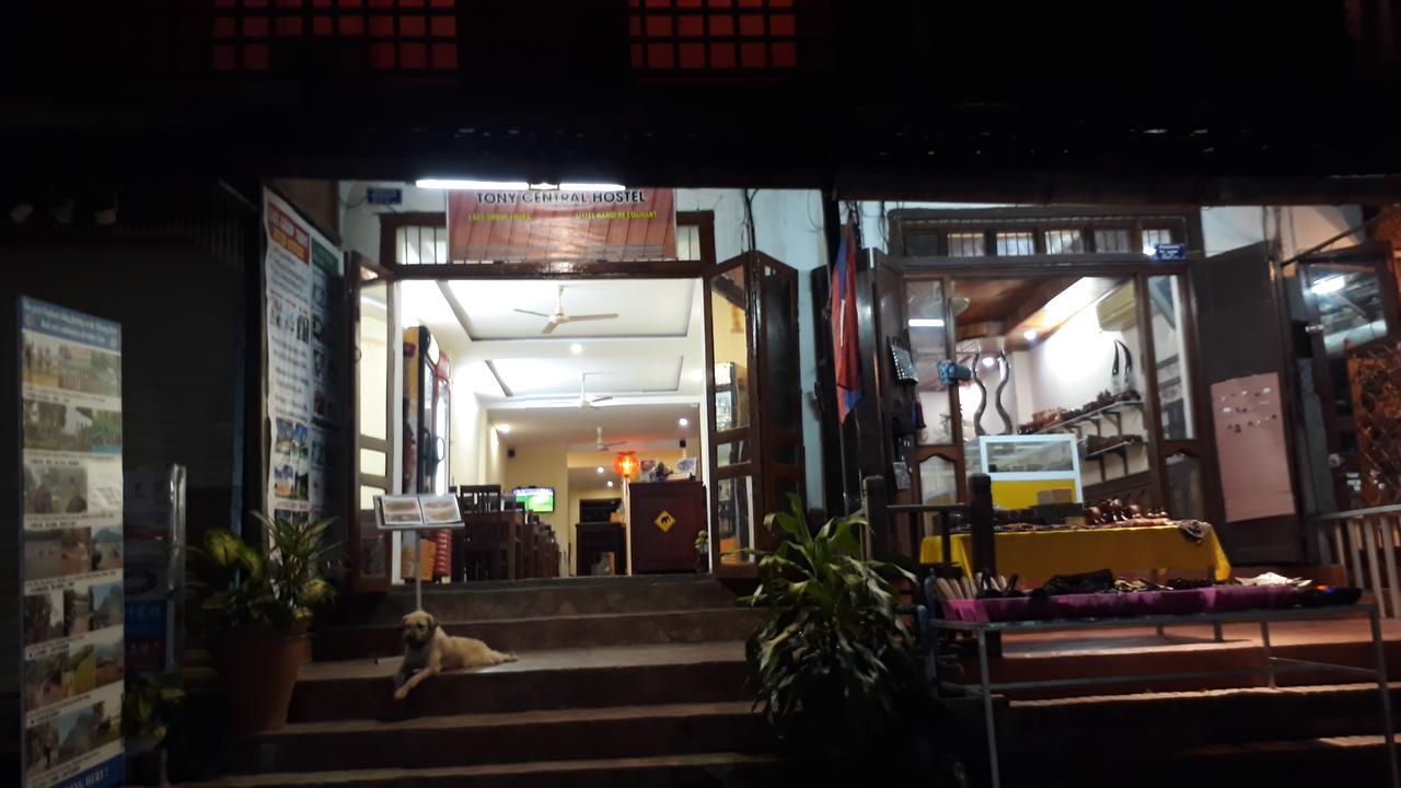 Tony Central Hostel Luangprabang Kültér fotó